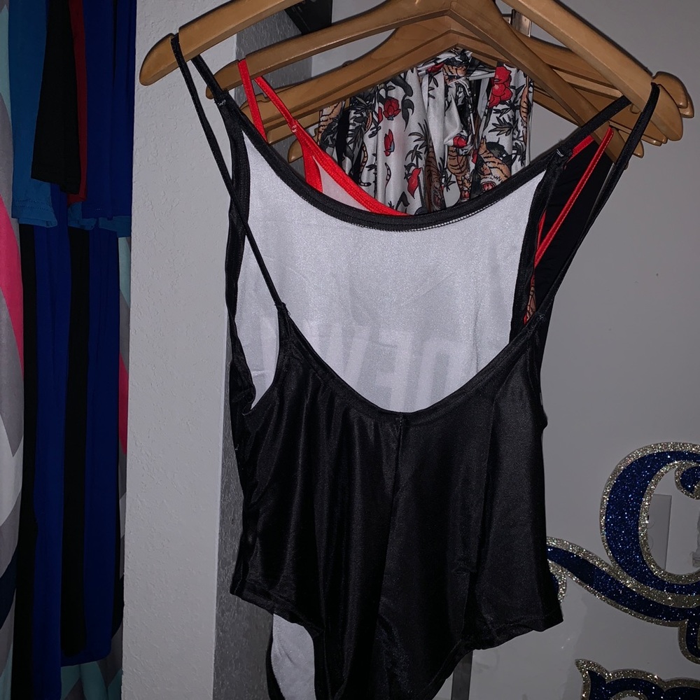 One piece - Picture 5 of 5